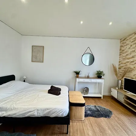 Lumineux Avec Balcon - Calme Et Ideal 아파트 *