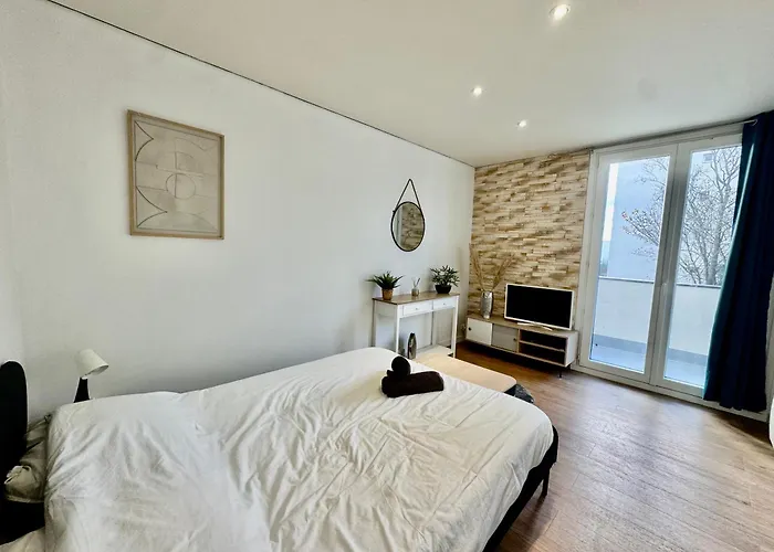 Appartement Lumineux Avec Balcon - Calme Et Idéal *