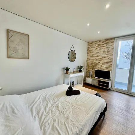 Apartment Lumineux Avec Balcon - Calme Et Ideal *